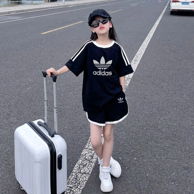 【90-160cm】二点セット デザイン満点 大注目 カジュアル 合わせやすい 女の子 半袖 Ｔシャツ＋ショートパンツ セットアップ