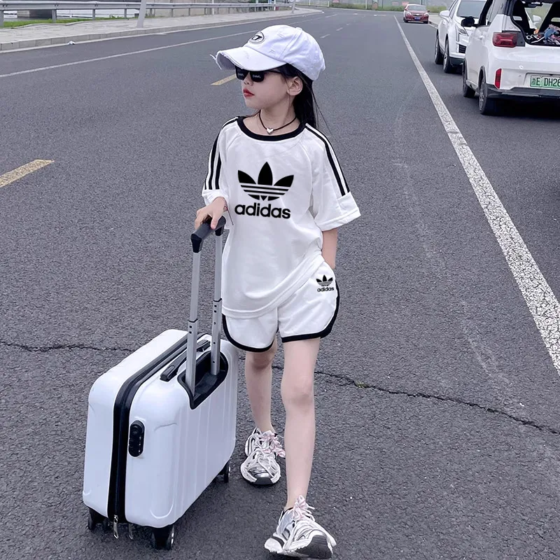 【90-160cm】二点セット デザイン満点 大注目 カジュアル 合わせやすい 女の子 半袖 Ｔシャツ＋ショートパンツ セットアップ