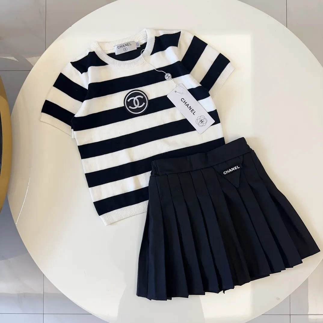 【90-150cm】好感度100％  品質満点 おしゃれ 高見え 女の子 ニット 半袖Ｔシャツ/スカート