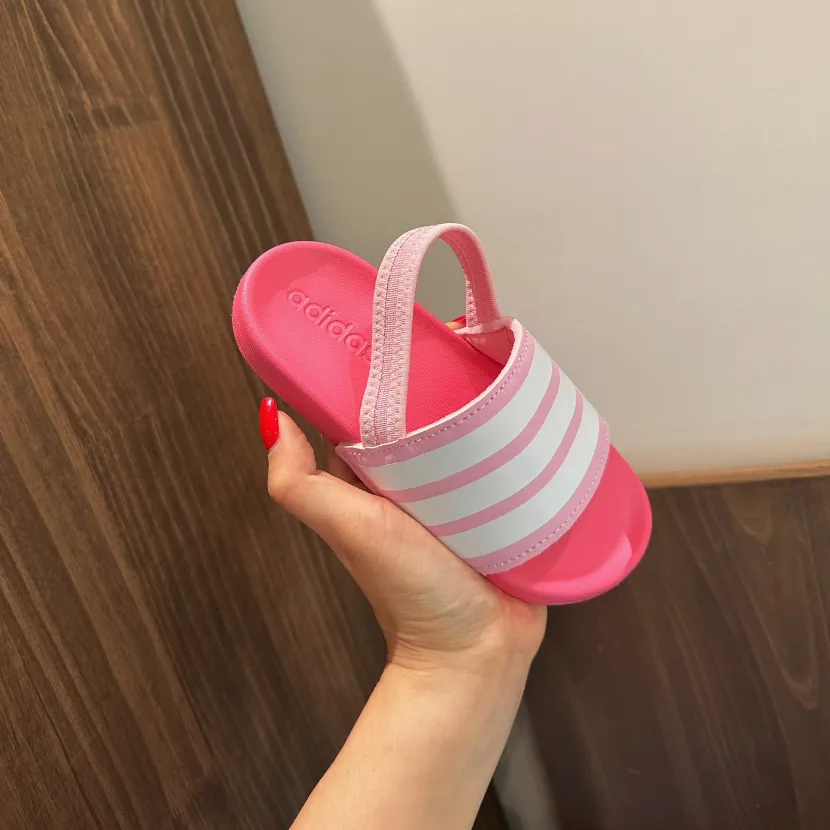 絶対見逃さないで 大人気 シンプル 軽くてラクラク 防滑ソール キッズ スリッパ
