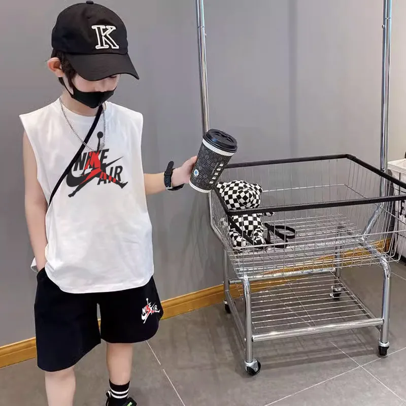 【90-160cm】二点セット トレンド感たっぷり カジュアル 大人気 男の子 タンクトップ＋ショートパンツ セットアップ