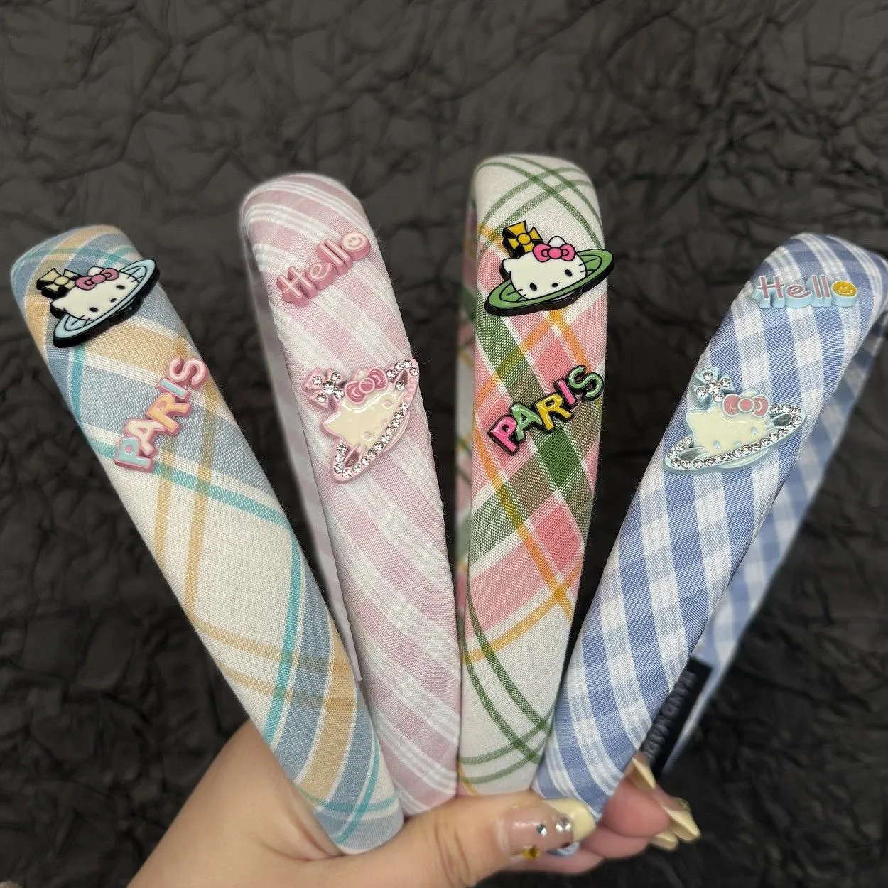 おでかけにもおすすめ ガーリー キャラクター くすみカラー カチューシャ