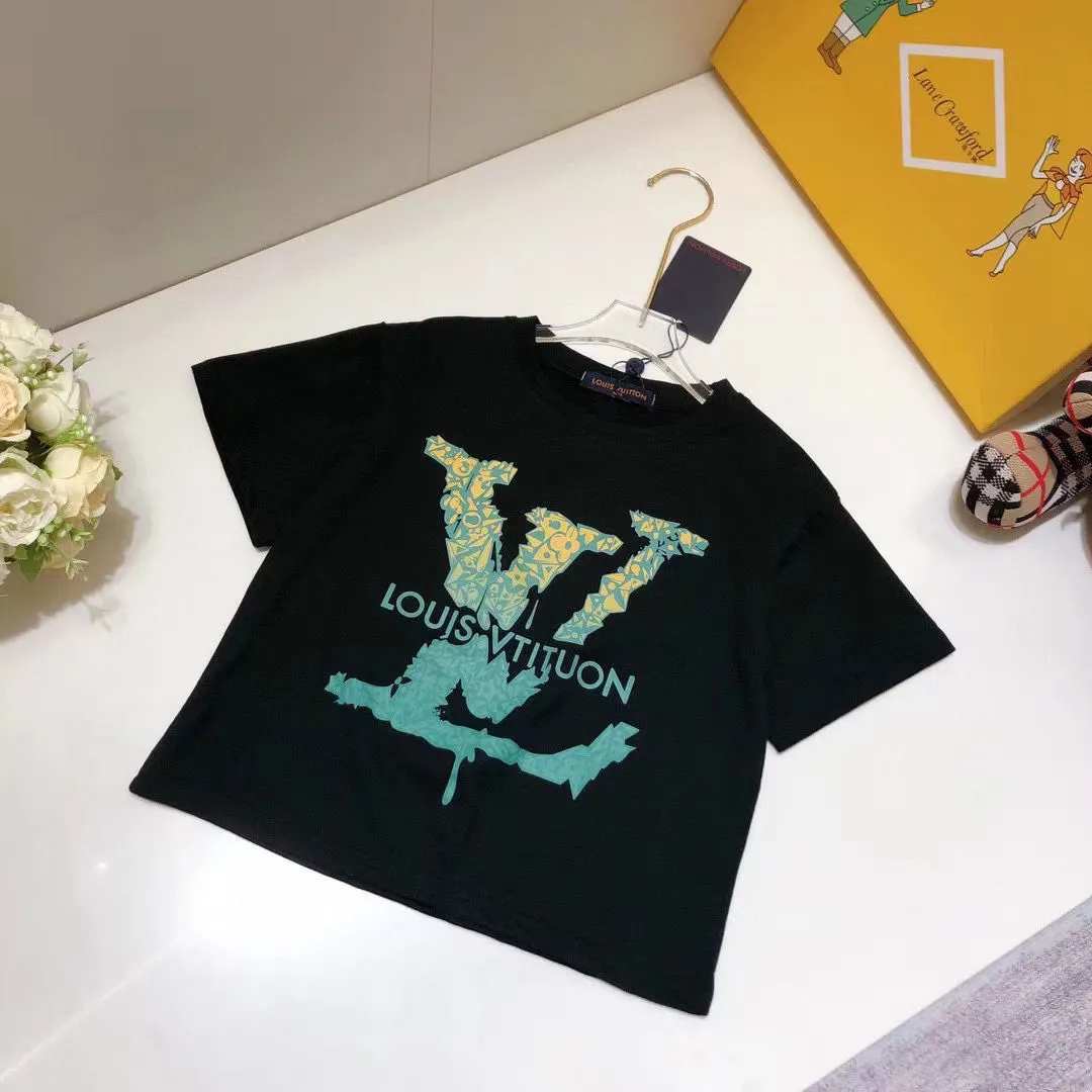 【90-160cm】二点セット 存在感アップ カジュアル 大活躍 スタイリッシュ 半袖Ｔシャツ+ショートパンツ セットアップ　